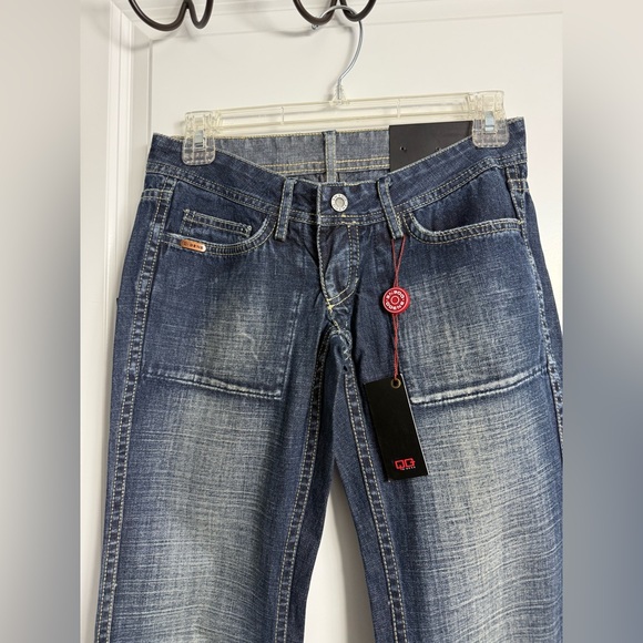 NWT QG Q-Gene Womens Zoey Bootcut Leg Dark Wash Distressed Denim Size 24 - Picture 2 of 12